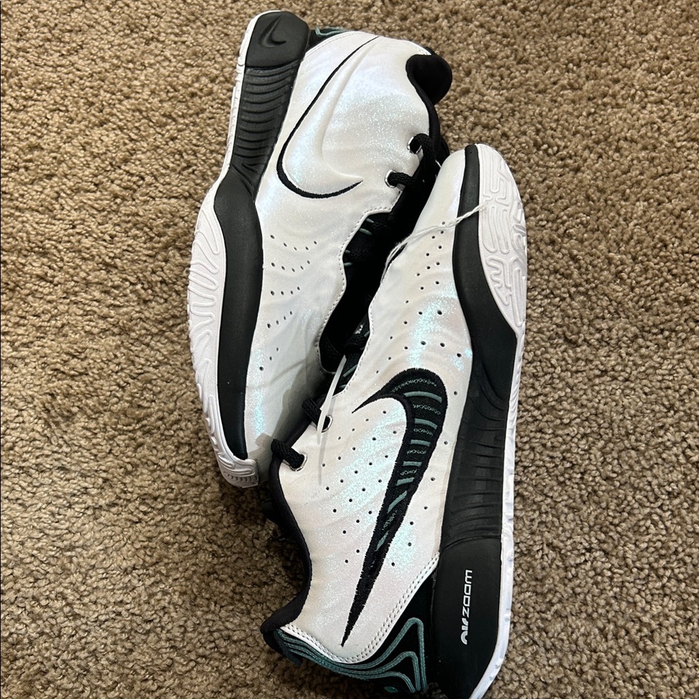 Nike Men's White and Black Athletic Shoes - Picture 6 of 8
